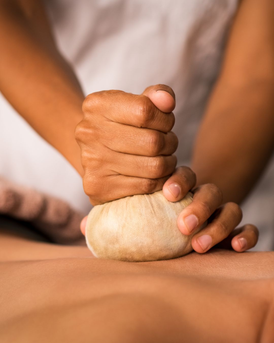 Revitalize skin and release tension with Chryshakti’s Back Renewal Ritual. A purifying 60-min Ayurvedic treatment for clear, radiant, nourished skin.